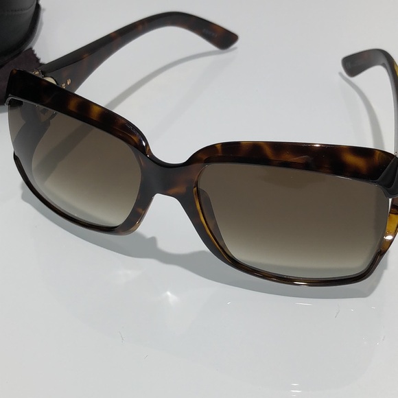 Gucci Sunglasses with Case - Picture 7 of 10